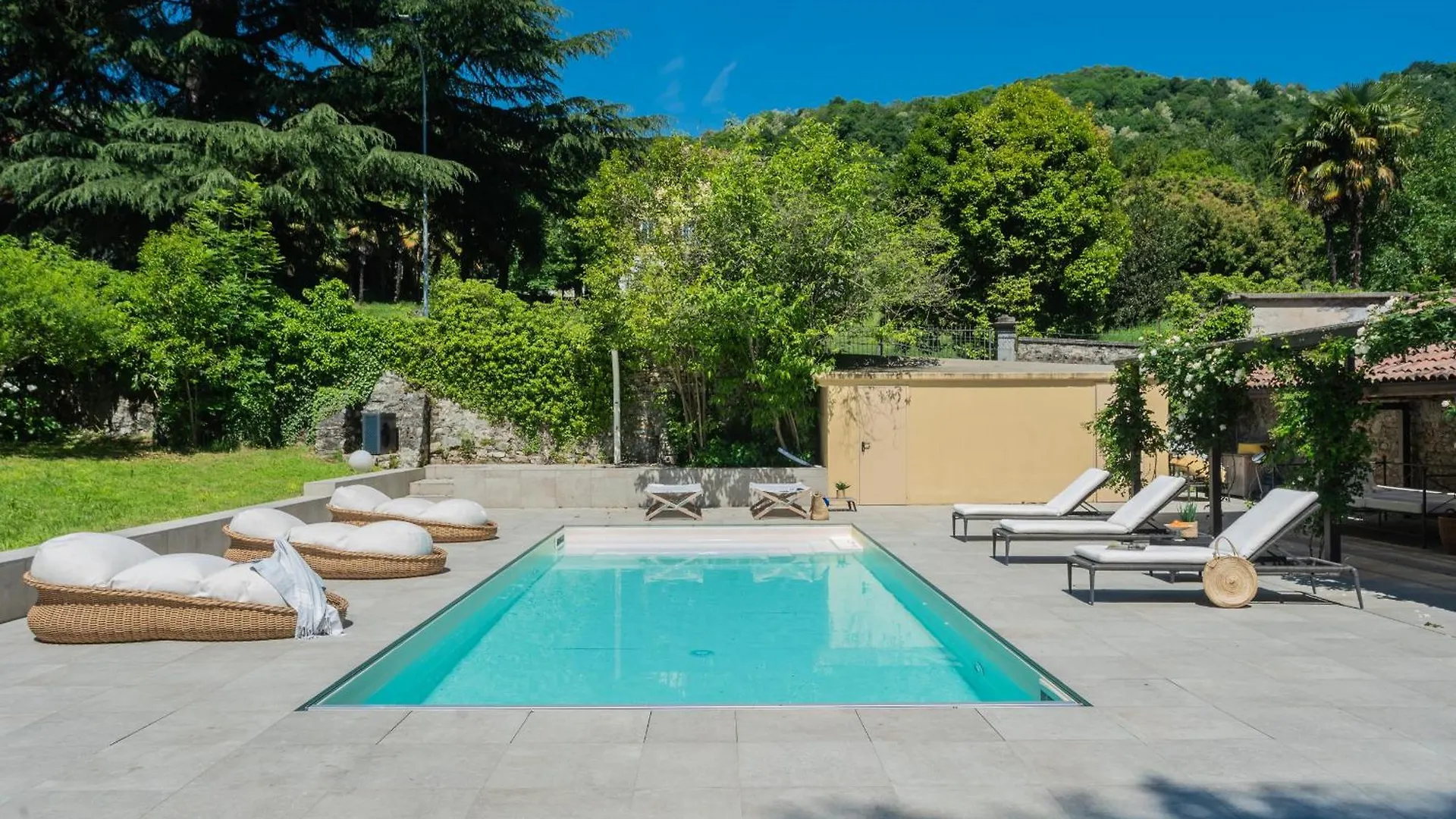 Villa Ca\' Moneta Albavilla By Rent All Como location